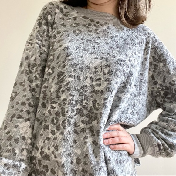 NWT AERIE OVERSIZED LEOPARD SWEATER - XS - Picture 2 of 15